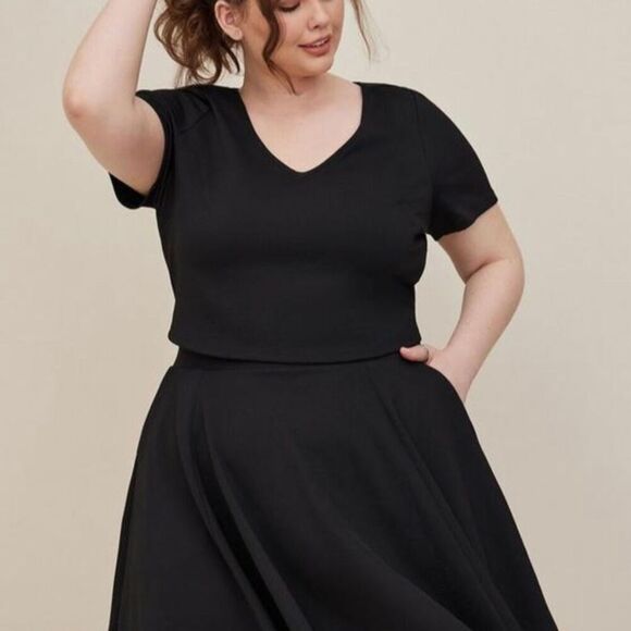 Torrid Tops - Torrid Plus Sz 0 Black Textured Skater V Neck Short Sleeve Stretch Top Sz L NWT